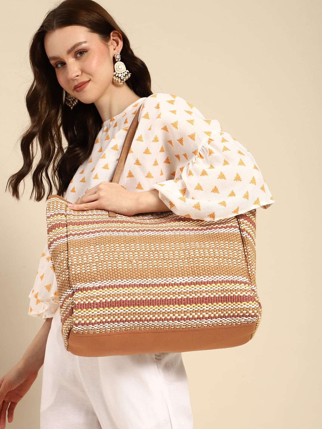 PRIMROSE Woven Straw Beach Tote Bag, Striped Pattern in Tan and Red, Large Casual Summer Handbag with Polyurethane Handles